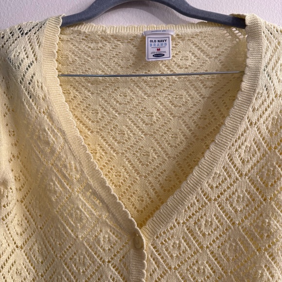 Old Navy Women’s Butter Yellow Scalloped 3/4 Sleeve Knit Cardigan Size Medium - Picture 3 of 7